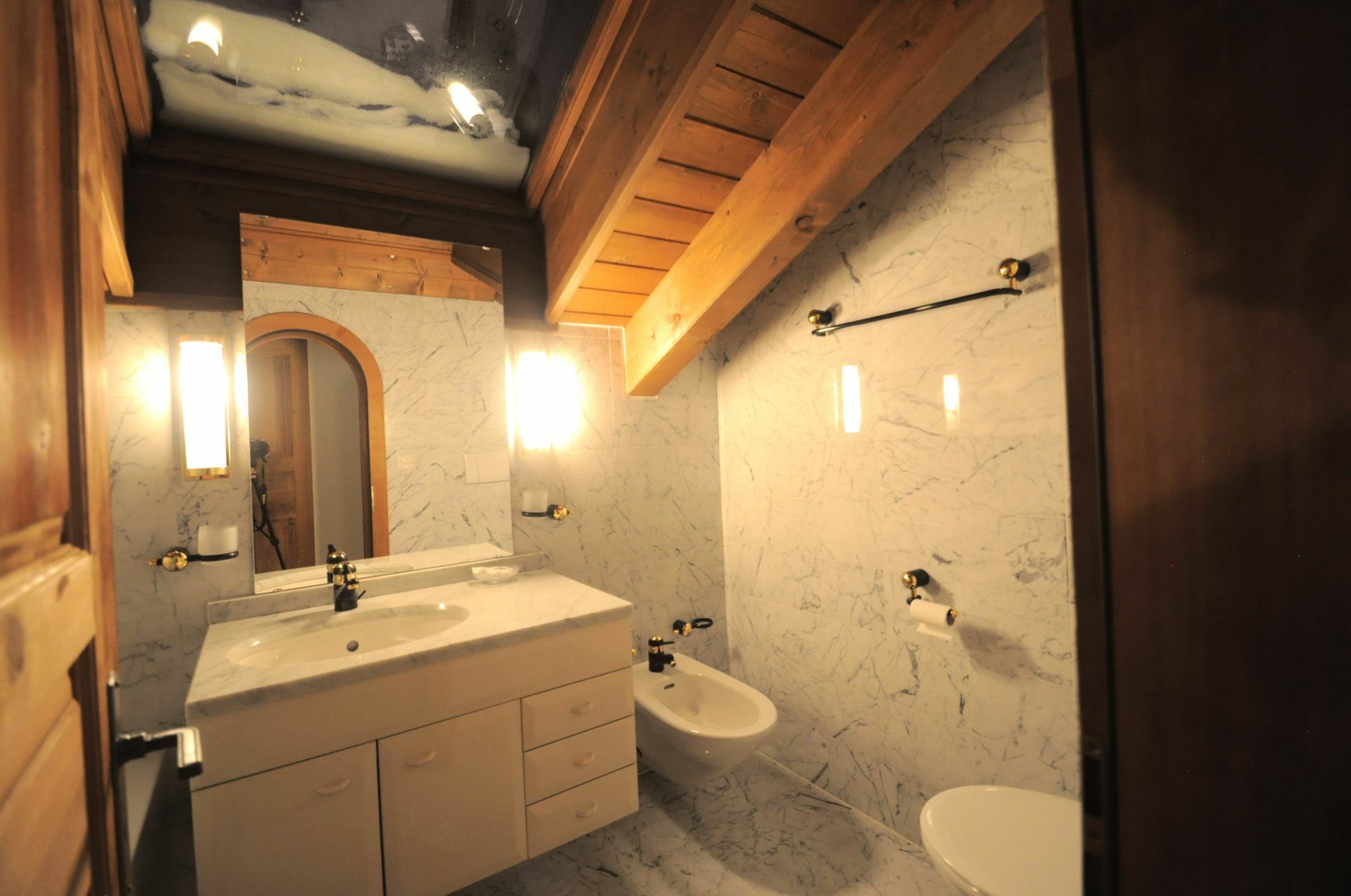 Haus Tiefbach - Apartment Cervino Zermatt Exterior foto